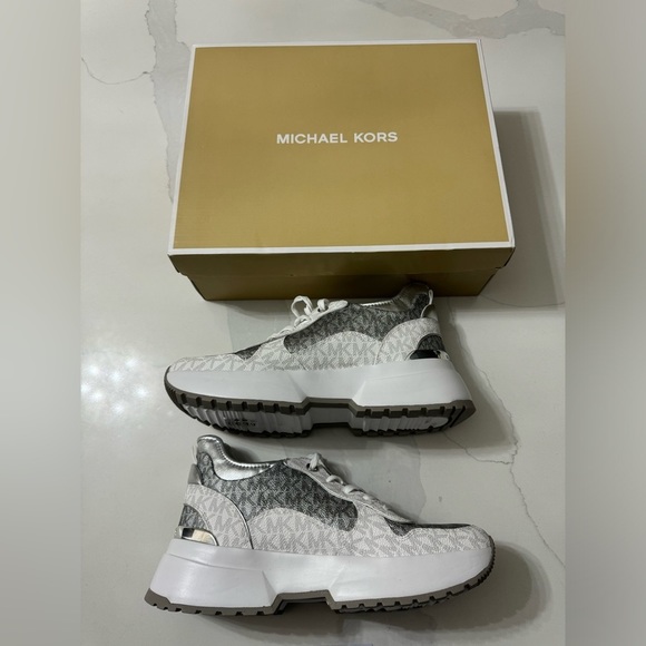 COPY -  Michael Kors Sneakers- New in Box Never Worn - Picture 1 of 4
